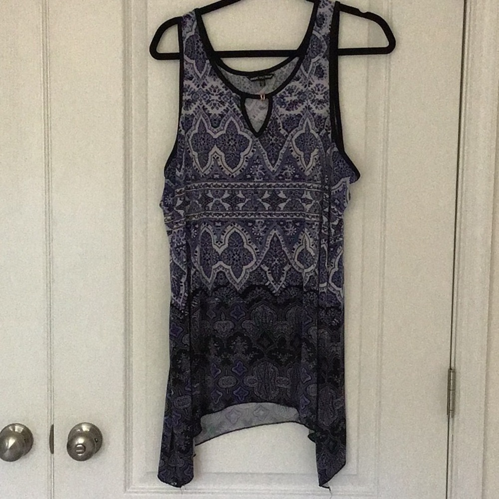 Patterned tank